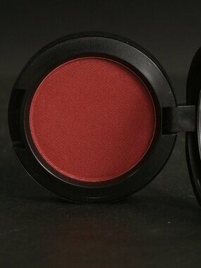 NEW MAC A Little Lusty Powder Blush
